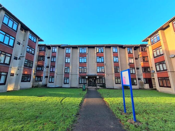 2 Bedroom Flat To Rent In Harcourt Road, Wallington, Surrey SM6