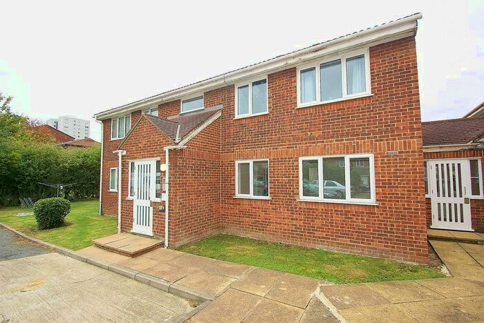 2 Bedroom Flat To Rent In Conway Gardens, Grays, RM17