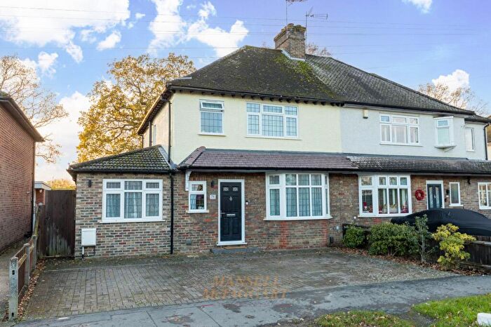 4 Bedroom Semi Detached House For Sale In Hevers Avenue, Horley, RH6