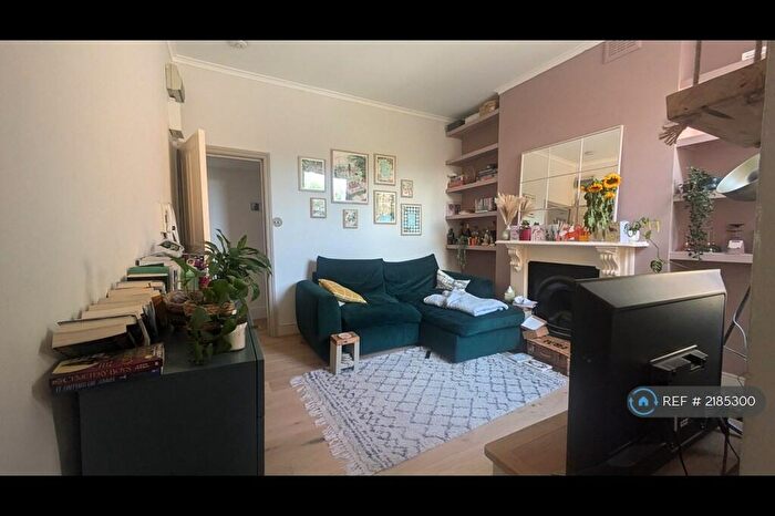 2 Bedroom Flat To Rent In Alderbrook Road, London, SW12