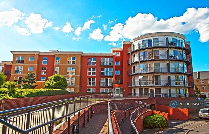 1 Bedroom Flat To Rent In Monarch Way, Ilford, IG2