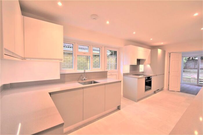 6 Bedroom Property To Rent In Hardwick Close, Maidenhead, SL6