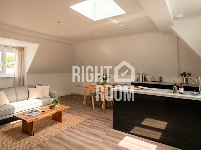 3 Bedroom Flat To Rent In Bed Apartment, Anglesea Road, Southampton, SO15