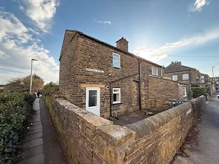 2 Bedroom Cottage To Rent In Chapel Row, Allerton, Bradford, BD15