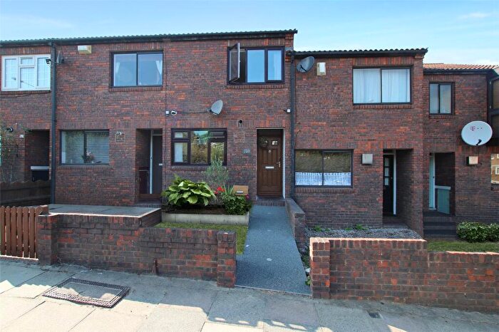 2 Bedroom Terraced House For Sale In Bloomfield Road, Woolwich, London, SE18