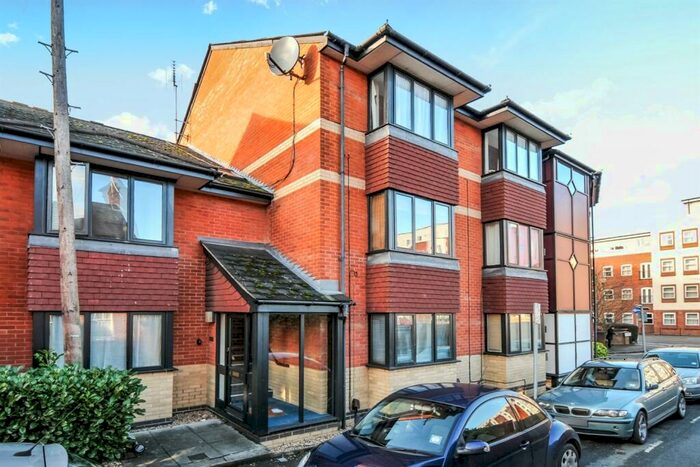 1 Bedroom Apartment To Rent In Priors Court, Newark Street, Reading, RG1