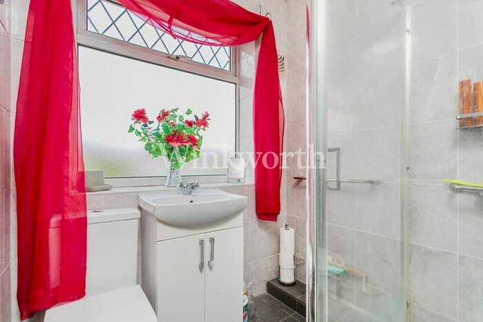 3 Bedroom Terraced House For Sale In New Park Avenue, London, N13