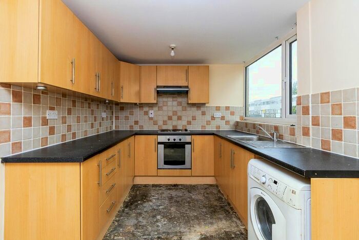 3 Bedroom Semi-Detached House To Rent In Mentieth Close, Bletchley, MK2