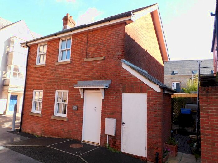 2 Bedroom Cottage To Rent In West Street, Axminster, EX13