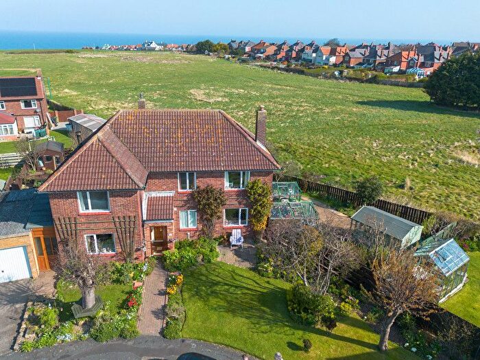 4 Bedroom Detached House For Sale In Farm Close, Whitby, YO21