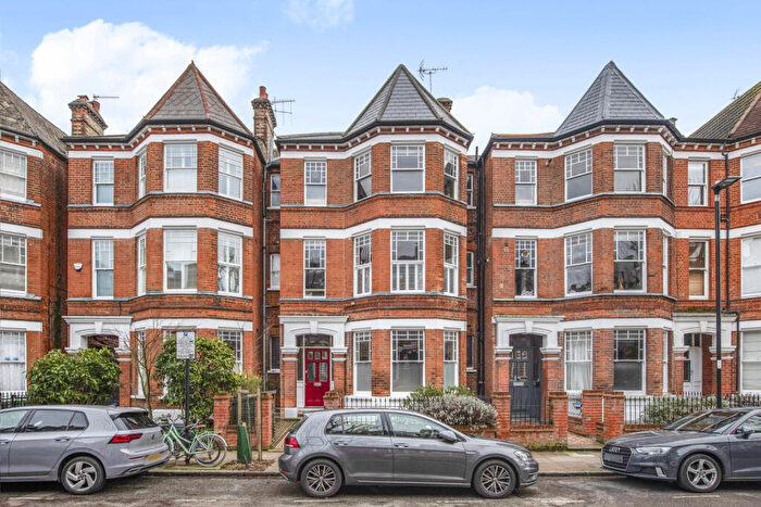 2 Bedroom Apartment For Sale In Aberdeen Road, Highbury, London, N5