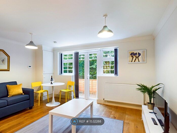 1 Bedroom Flat To Rent In Venner Close, Redhill, RH1