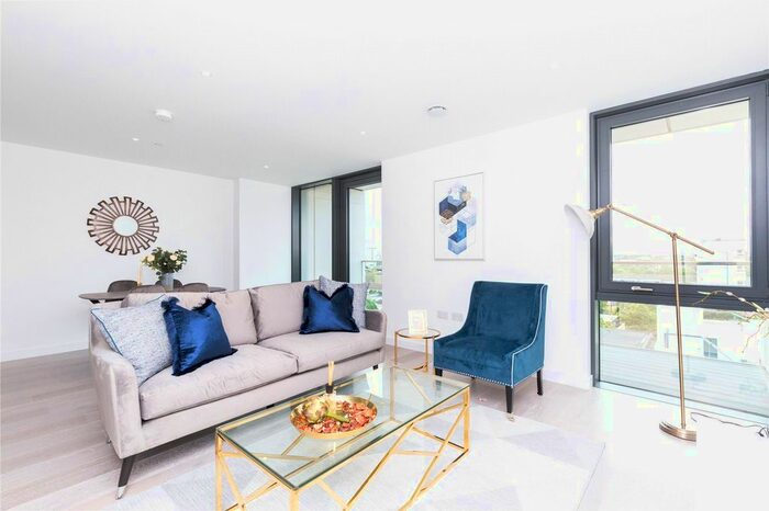 2 Bedroom Flat To Rent In City North Place, London, N4