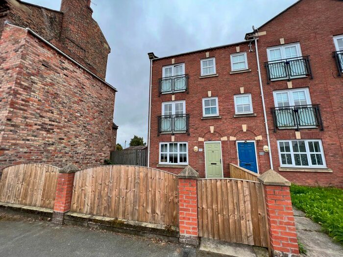 5 Bedroom Town House To Rent In Ousegate, Selby, YO8