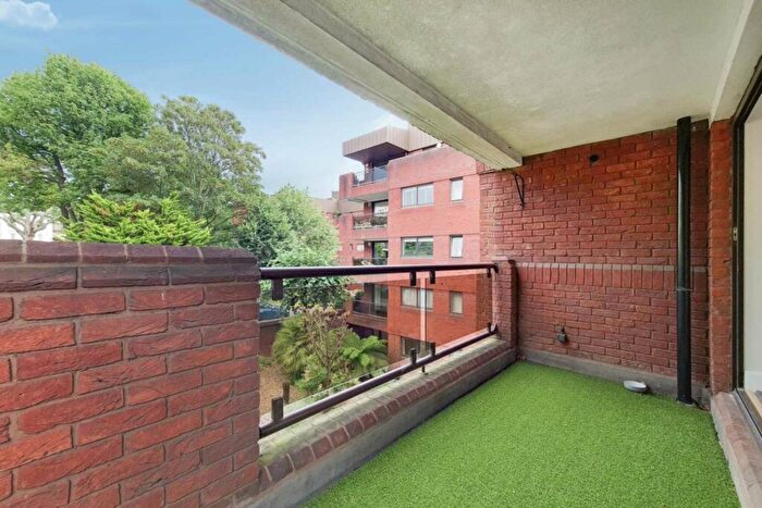 2 Bedroom Apartment To Rent In Spencer Close, Finchley, N3