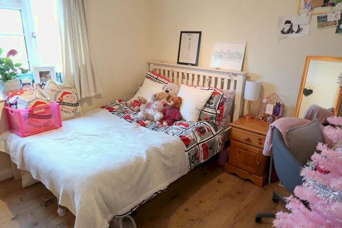 3 Bedroom Flat To Rent In Archers, Archers Road, Shirley, Southampton, SO15