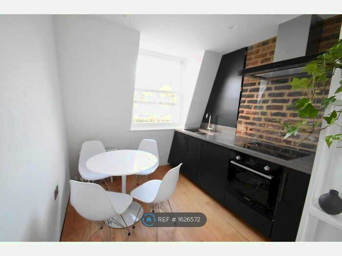 2 Bedroom Flat To Rent In Chesterton Road, London, W10