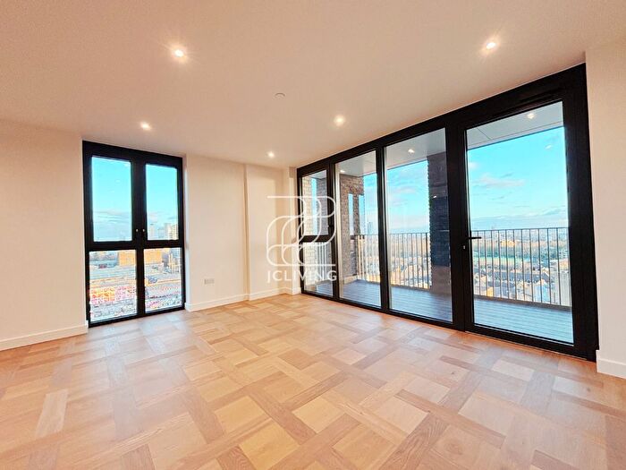 2 Bedroom Flat To Rent In Boxwood Gardens, London, E1W