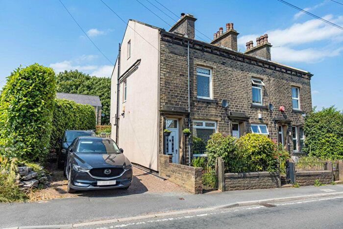 3 Bedroom End Of Terrace House For Sale In Priors Terrace, Stainland Road, Stainland, HX4