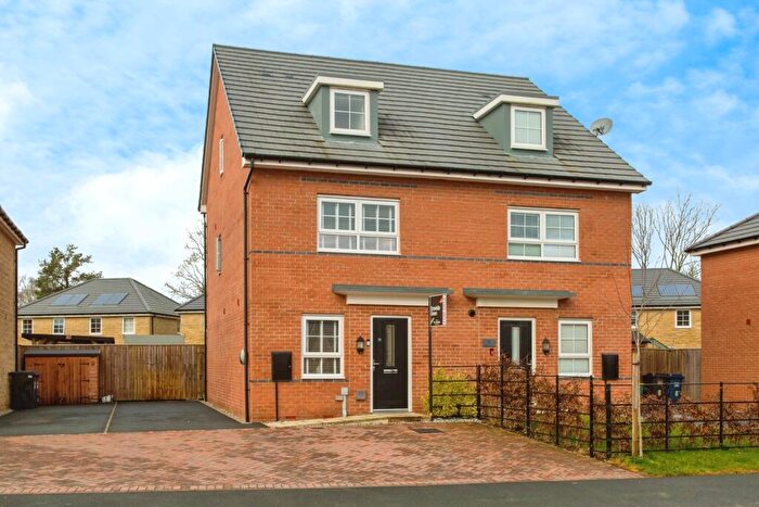 3 Bedroom Semi Detached House For Sale In Roadtrain Avenue, Leyland, Lancashire, PR26