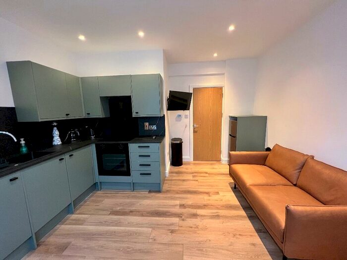 1 Bedroom Flat To Rent In Kincraig Street, Cardiff(City), CF24