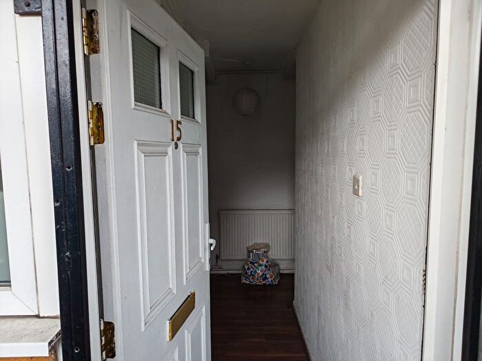 3 Bedroom Flat For Sale In Headlam Street, London, E1