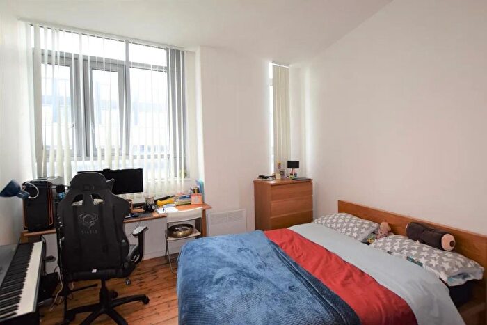 2 Bedroom Flat To Rent In Byron Street, Leeds, LS2