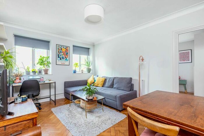 2 Bedroom Flat To Rent In Tooting High Street, London, SW17