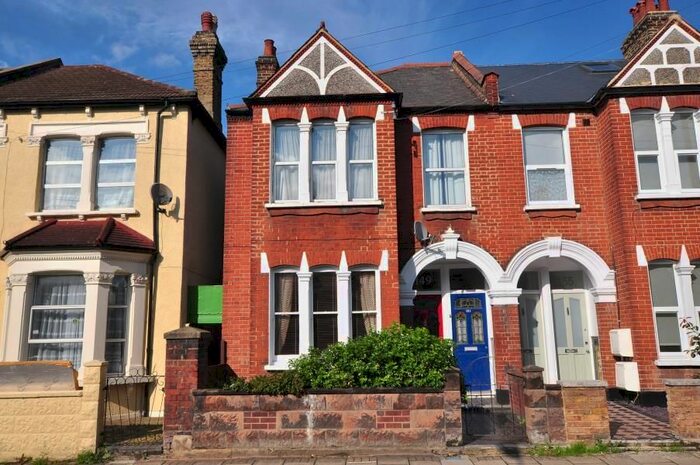 2 Bedroom Flat To Rent In Longley Road, London, SW17