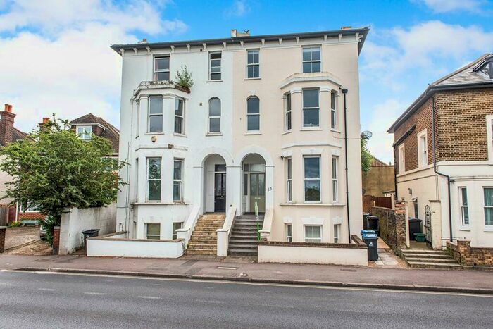 Flat To Rent In Portsmouth Road, Surbiton, KT6