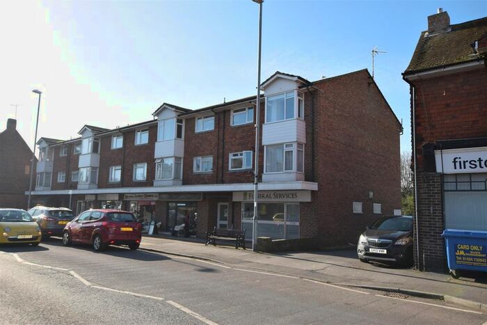 2 Bedroom Flat To Rent In Cooden Sea Road, Bexhill-On-Sea, TN39