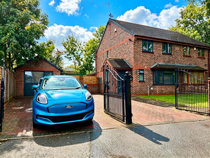 3 Bedroom Semi Detached House For Sale In Wootton Street, Hyde, SK14