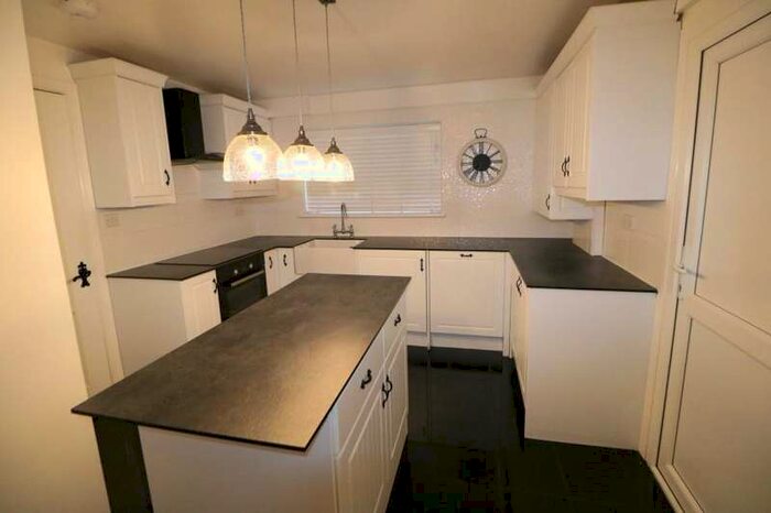 3 Bedroom Flat To Rent In Bycullah Road, Enfield, EN2