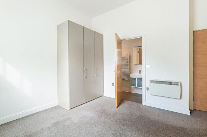1 Bedroom Flat To Rent In Fulham Road, London, SW10