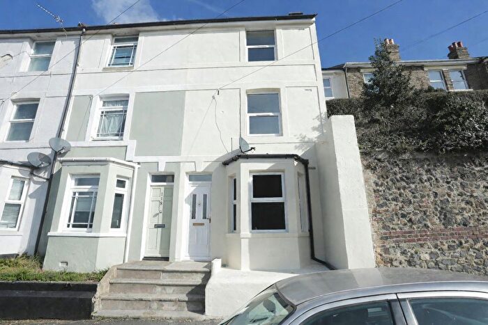3 Bedroom End Terrace House For Sale In Heathfield Avenue, Dover, CT16