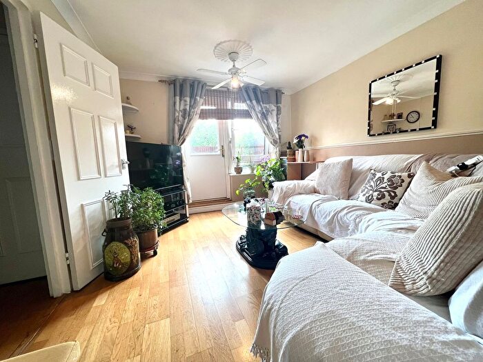 3 Bedroom Maisonette To Rent In Gosfield Road, Dagenham, RM8