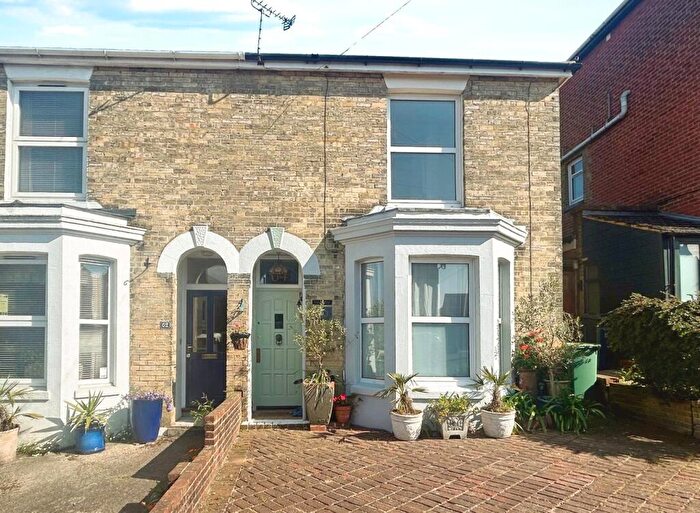 4 Bedroom Semi-Detached House For Sale In Mill Hill Road, Cowes, PO31
