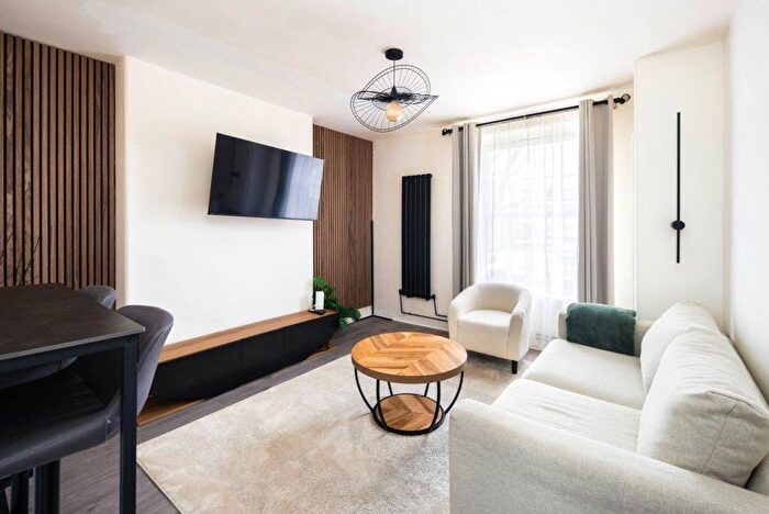 1 Bedroom Flat To Rent In Browne House, Deptford Church Street, London, SE8