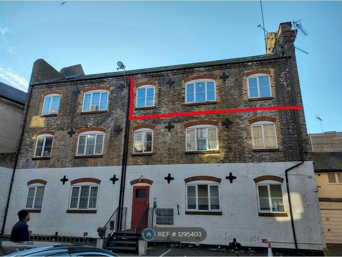 2 Bedroom Flat To Rent In Caves Court, Dover CT16