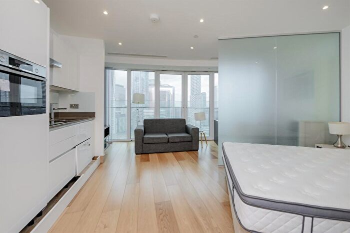 Apartment To Rent In Arena Tower, Canary Wharf, E14