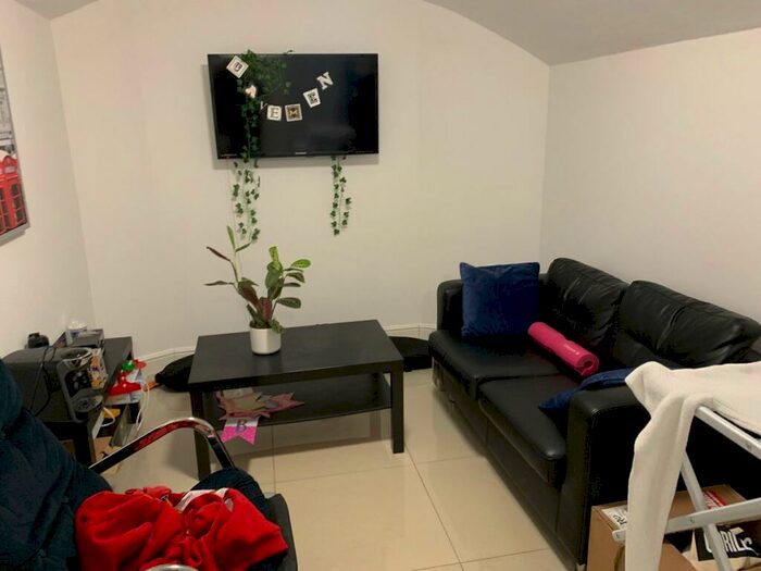 2 Bedroom Apartment To Rent In Church Street, Lenton, NG7