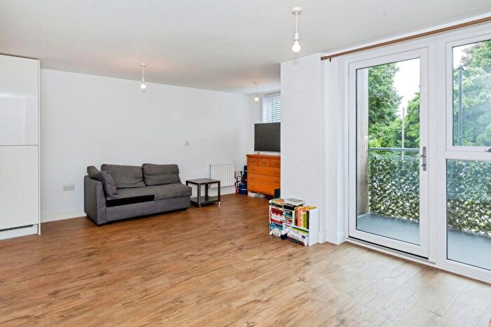 2 Bedroom Flat For Sale In Vicus Way, Maidenhead, Berkshire, SL6