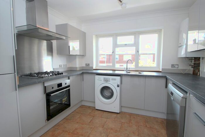 3 Bedroom Flat To Rent In Anglesea Road, Kingston Upon Thames, KT1