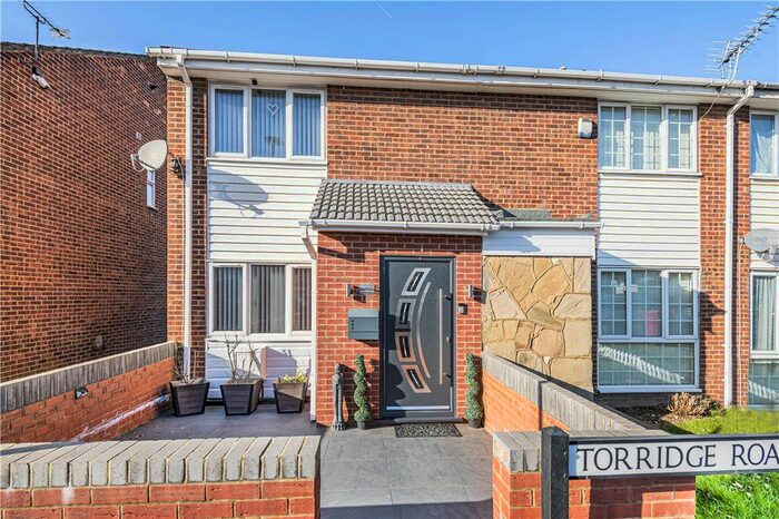 3 Bedroom End Of Terrace House To Rent In Torridge Road, Slough, Berkshire, SL3