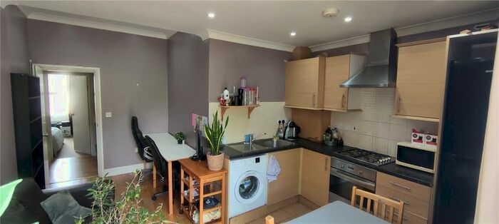 2 Bedroom Flat To Rent In Glengall Road, London, SE15