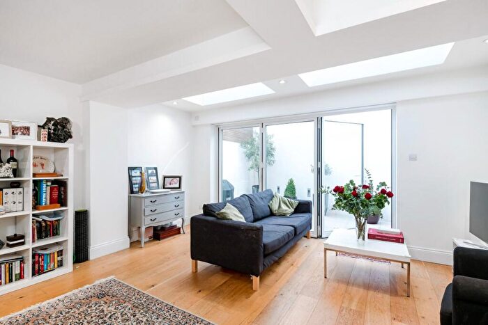 2 Bedroom Apartment To Rent In Lindore Road, SW11