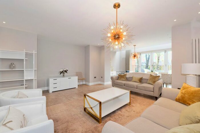 2 Bedroom Flat To Rent In Lyndhurst Lodge, Hampstead, NW3