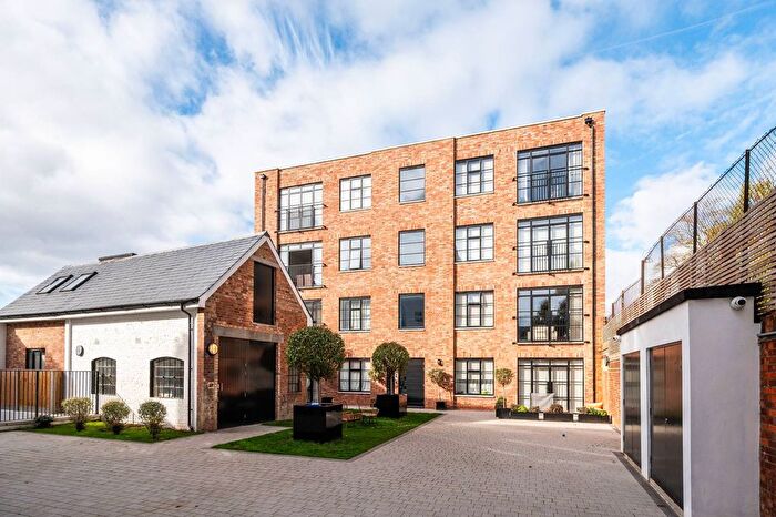 1 Bedroom Flat To Rent In Wates Yard, Streatham Park, London, SW16