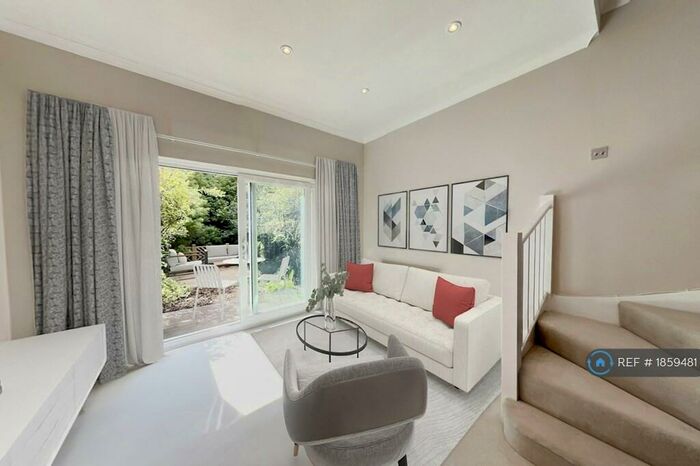 3 Bedroom Terraced House To Rent In Linnet Close, Exeter, EX4