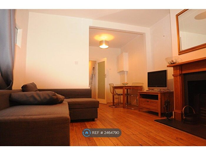 2 Bedroom Flat To Rent In South Tottenham, London, N15